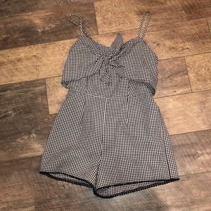 cute checkered romper!!
